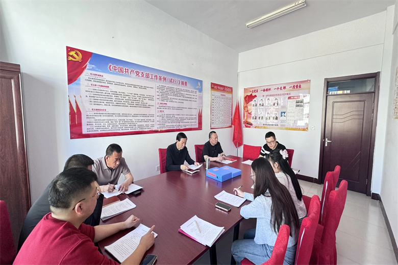 于书记参加所在支部组织生活会.jpg 于书记参加所在支部组织生活会.jpg